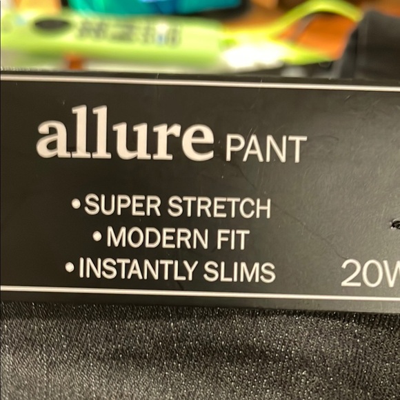Alfred Dunner Faux Denim Black Pants with Slim Fit and High Waist NWT - Picture 5 of 5